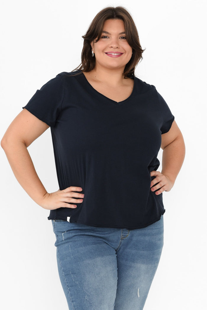 Maggie Navy Cotton Vee Tee,Brunette model,plus-size,curve-basics,curve-tops,plus-size-cotton-tops,plus-size-basic-tops,alt text|model:Gabby