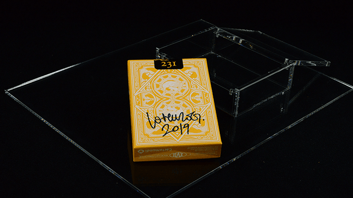 PlayingCardDecks.com-Carat X810R Right Sided Single Deck 8"x10" Display