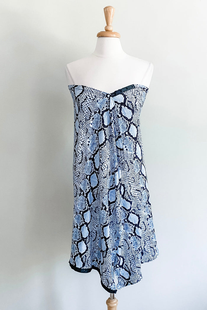 Carry-On-Cozy in Indigo Snake Print
