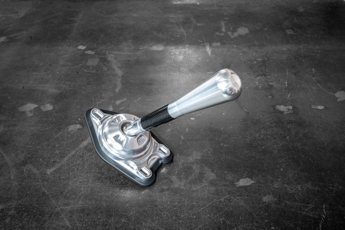 Bare / Short / Aluminum Bat
