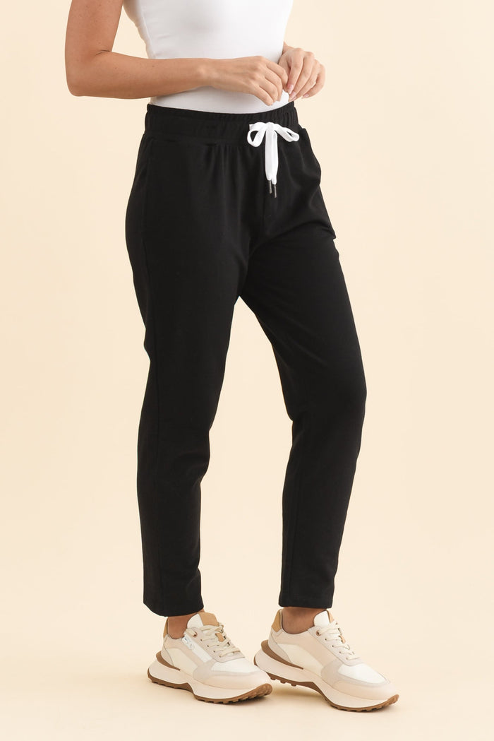 Lobby Black Cotton Relaxed Sweatpants,Brunette model,alt text|model:MJ