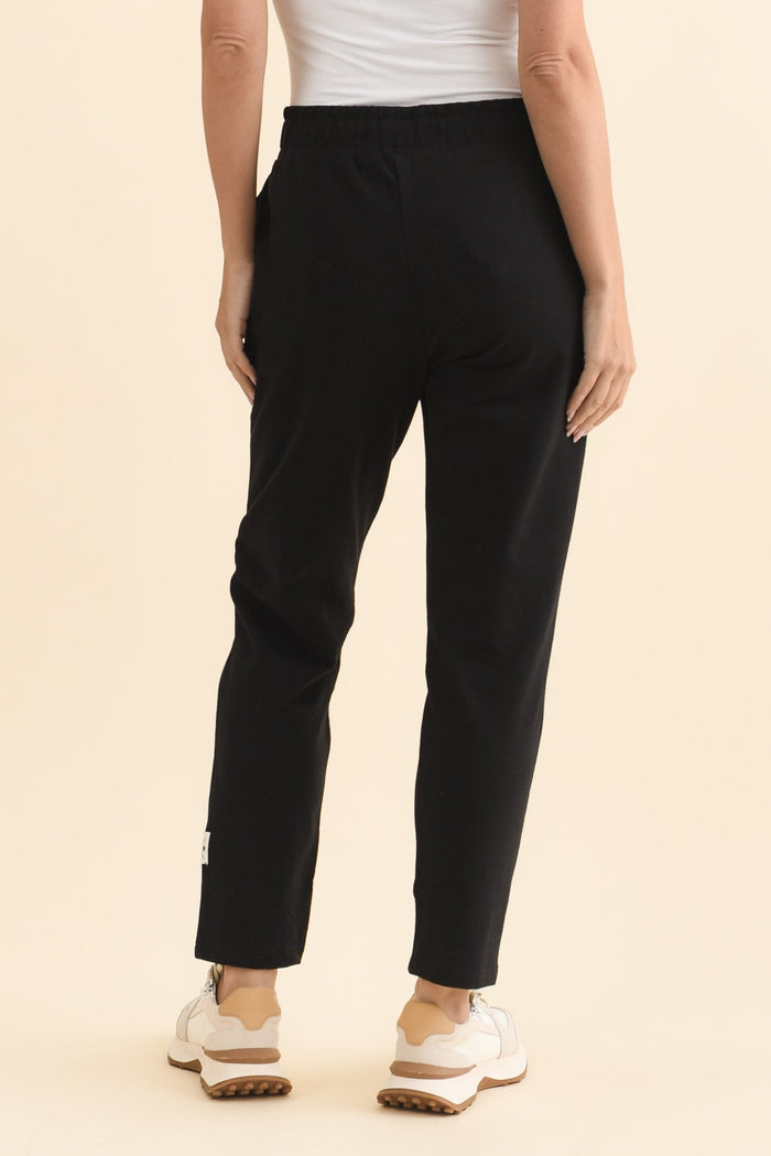Lobby Black Cotton Relaxed Sweatpants,Brunette model,alt text|model:MJ