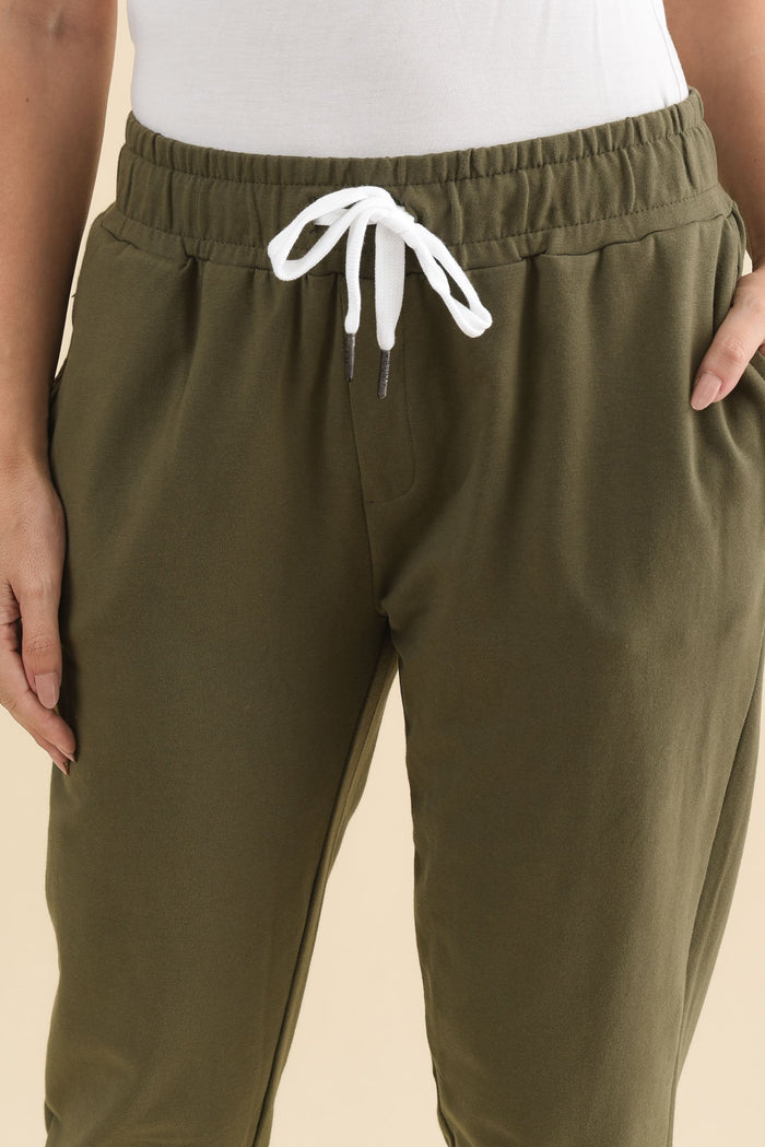 Lobby Khaki Cotton Relaxed Sweatpants,Brunette model,alt text|model:MJ
