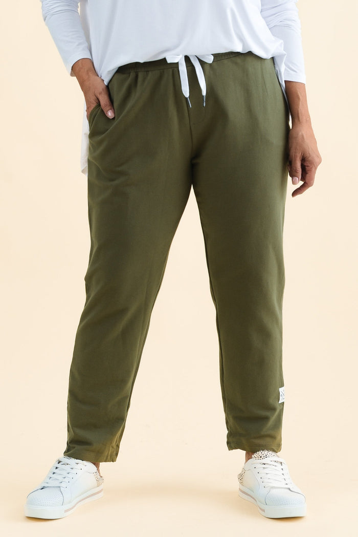 Lobby Khaki Cotton Relaxed Sweatpants,Brunette model,alt text|model:Pilita