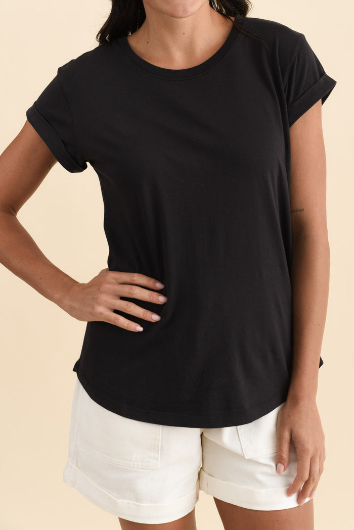 Manly Black Cotton Tee,Brunette model,alt text|model:Brontie