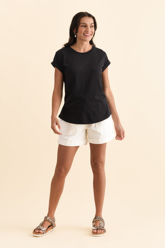 Manly Black Cotton Tee,Brunette model,alt text|model:Brontie