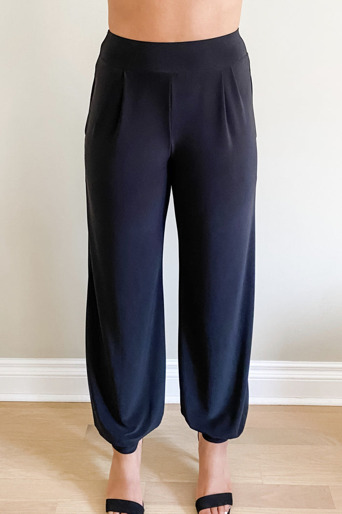 Pocket Pants : Wide-leg to Dressy Joggers front vire worn japper style