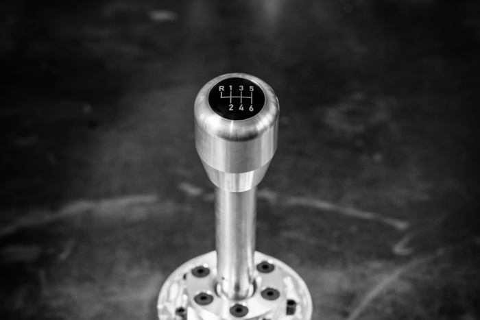 Aluminum / Recessed Option / 6 Speed Emblem