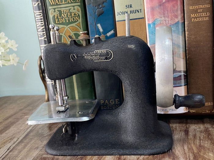 Vintage Toy Sewing Machine Stitch Mistress at Duckwells